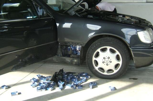 Cigarečių slėptuvės pro muitininkų akis nepraslydo