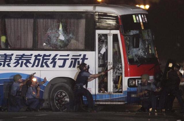 Filipinuose vaduojant įkaitus autobuse žuvo trys žmonės