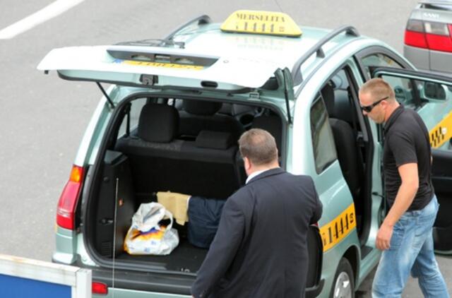 Kelionių kainas taksi iš Vilniaus oro uosto sureguliuotų nustatyti maksimalūs tarifai