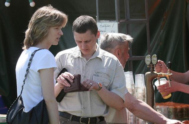 Nors moterys uždirba mažiau nei vyrai, pinigų jos išleidžia daugiau