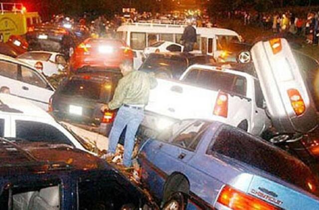 Phoenixo mieste JAV susidūrė 69 automobiliai