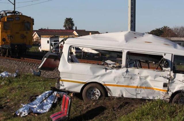 Pietų Afrikos Respublikoje per traukinio ir autobuso susidūrimą žuvo aštuoni vaikai