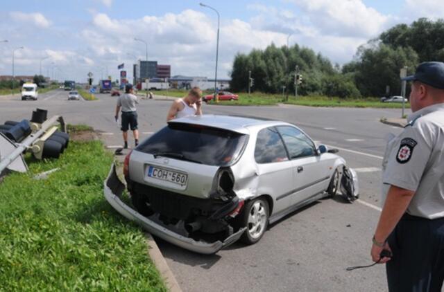 Policijos galvos skausmas - saugos priemonių ignoravimas, greičio vršijimas ir girtumas