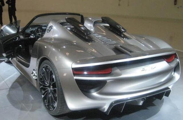 "Porsche 918 Spyder Hybrid" išvažiavo į gatves