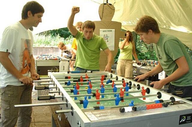 Stalo futbolą po atviru dangumi pakoregavo lietus