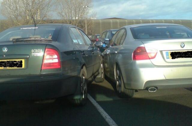 Britai mėgsta lamdyti automobilius statydami juos gatvėje