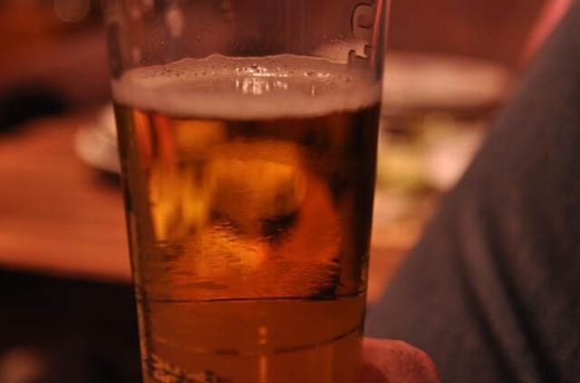 Konservatoriai raginami nepalaikyti siūlymo ilginti prekybos alkoholiu laiką