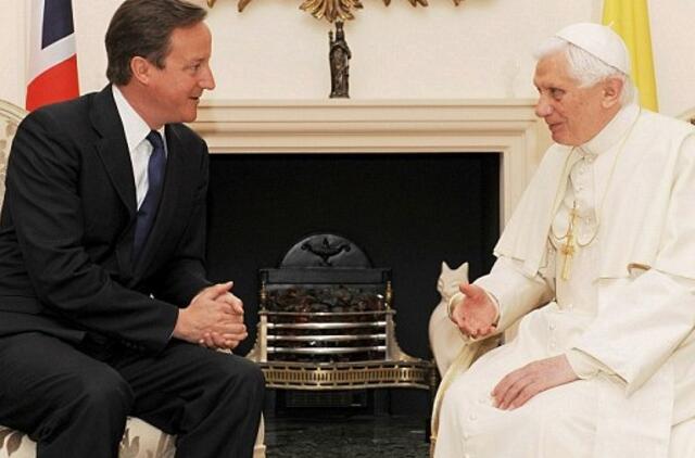 Popiežius susitiko su britų premjeru ir kitais politikais
