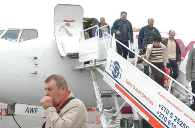 Siūloma drausti reguliariųjų skrydžių bilietus