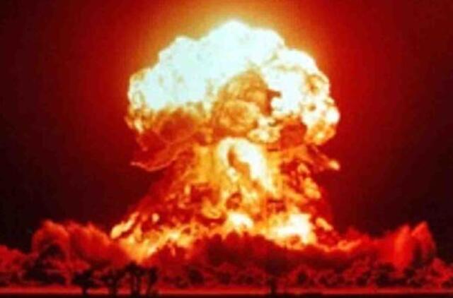 Skotas Riteris: JAV jaučia priklausomybę nuo branduolinio ginklo