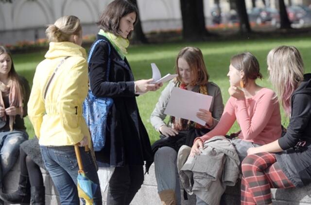 Studentai: Finansų ministerija PSD lengvatomis siūlo skaldyti akademinį jaunimą