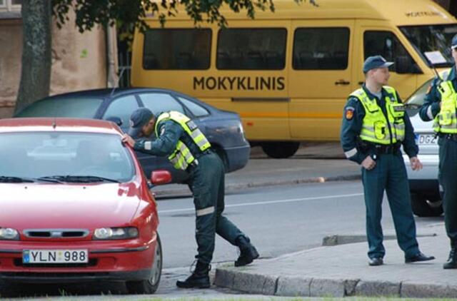 Vaikai - į pamokas, pareigūnai - į gatves