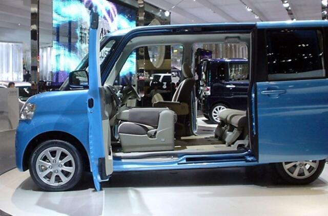 "Daihatsu" kompanija atšaukia per 880 tūkst. automobilių