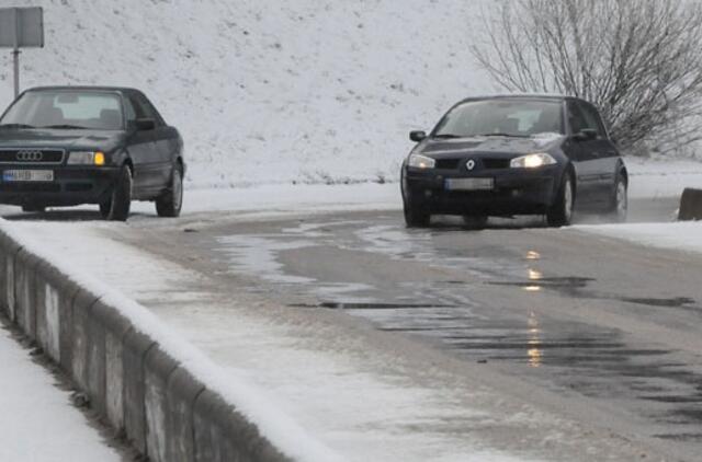 Draudikai ragina keistis padangas, nes pradėti snigti gali bet kada