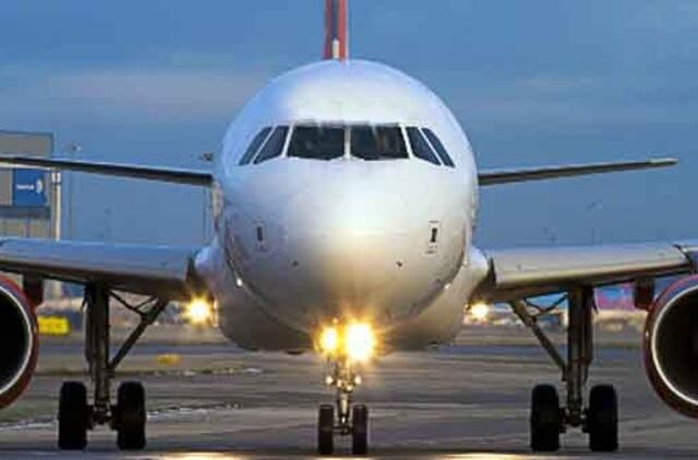 Keleiviniuose lėktuvuose aptiktos dvi bombos