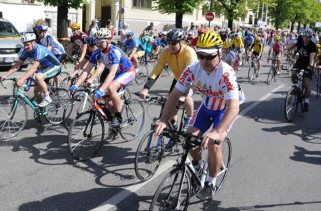 Meras palaimino kitų metų dviračių maratoną