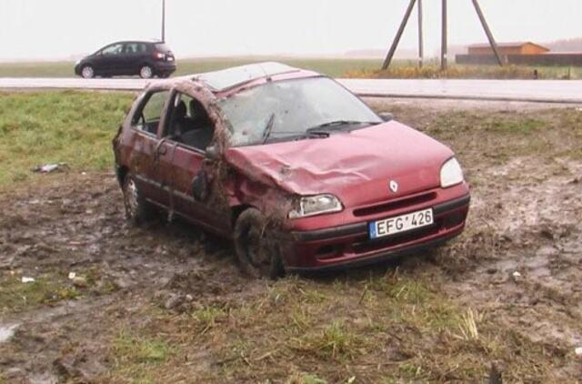 Neblaivus vairuotojas atsidūrė griovyje