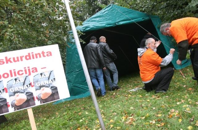 Pareigūnai nutraukia daugiau nei dvi savaites trukusią bado akciją