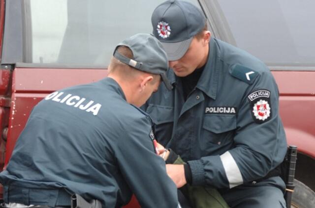 Šilutėje įtariamasis policininkui sulaužė nosį