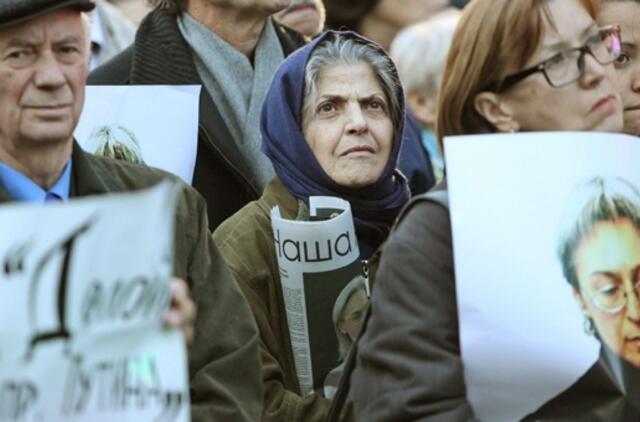 Šimtai žmonių Maskvoje paminėjo 4-ąsias Anos Politkovskajos nužudymo metines