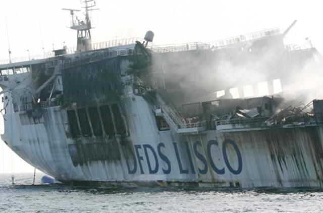 Sudegusi "LISCO Gloria" pradėjo išvykimą