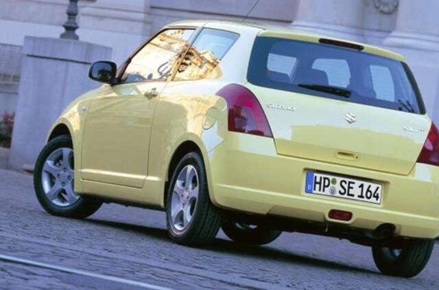 "Suzuki Swift" savininkams - rūpesčiai dėl veidrodėlių