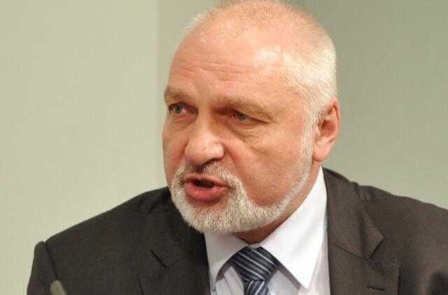 Valentinas Mazuronis prašo nebausti kalbininkės už komentarus