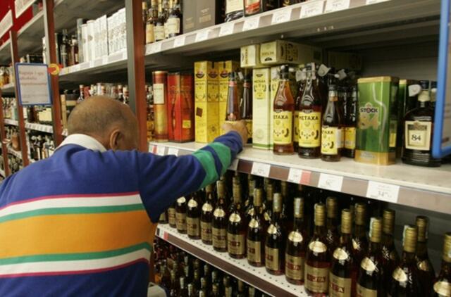 Alkoholio prekyba prie mokyklų kol kas nesiartins