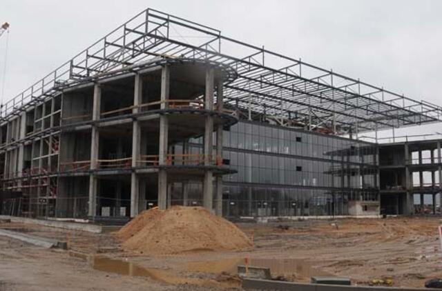 Arenoje bus 13 barų ir restoranas