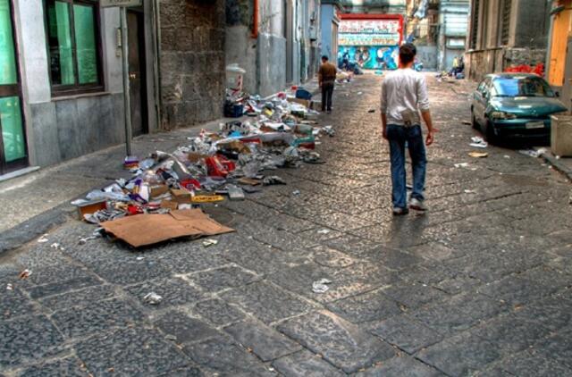 ES: Italijai gresia bauda, jei nepasirūpins šiukšlėmis Neapolyje