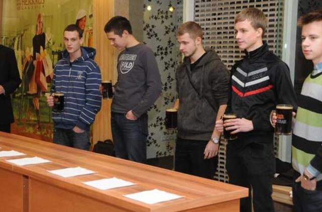 Giros gėrimo varžybose triumfavo šešiolikametis