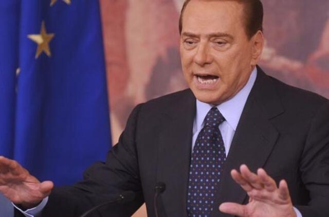 Italijos premjeras Silvio Berlusconis prašo politinės paramos