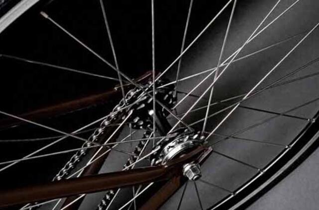 Minijos gatvėje partrenktas dviratininkas