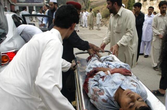 Per sprogimą Pakistano mečetėje žuvo 50 žmonių