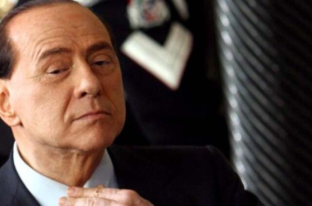 Prostitutė: marihuana Silvio Berlusconio vakarėliams  gabenta asmeniniu jo lėktuvu