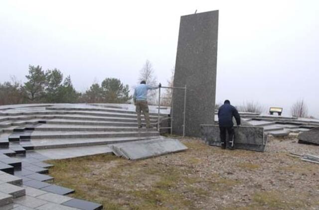 Saulės laikrodžio stela jau pasiekė Nidą