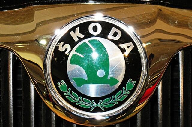 Škodos logotipe balta ir žalia spalvos apsikeis vietomis