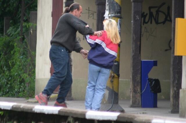 Suknelių istorijos  - apie smurtą prieš moteris