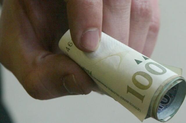 Teismas sugriežtino bausmę korumpuotai valdininkei