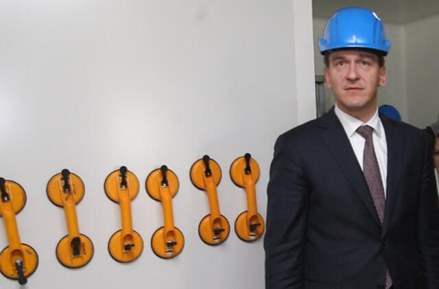 Ūkio ministras Dainius Kreivys prašomas pasiaiškinti dėl "Visuomio" konsultantų iš Švedijos