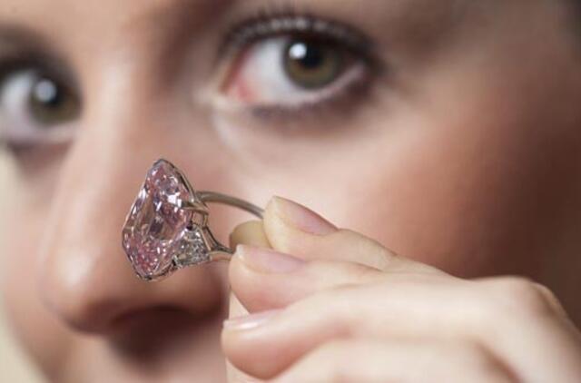 Vienas iš rečiausių pasaulio deimantų parduotas už rekordinę sumą