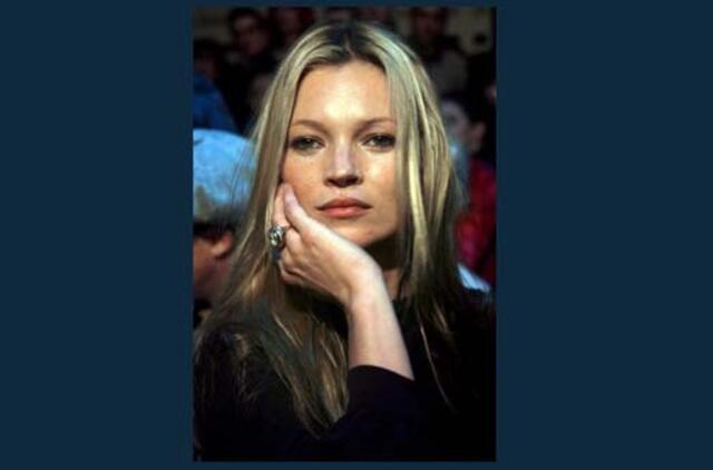 Žurnalas "Vogue" pripažino britų manekenę Kate Moss stilingiausia dešimtmečio moterimi