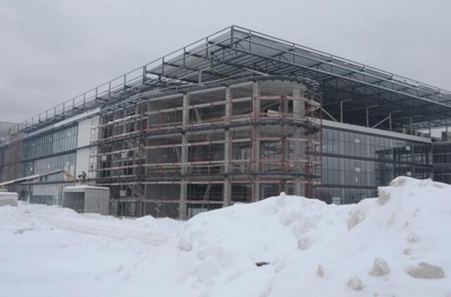 Arenos statybos planus pakoregavo vėjas ir sniegas