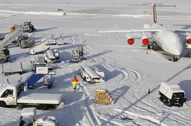 Dėl gausaus sniego neveikia Londono Getviko oro uostas