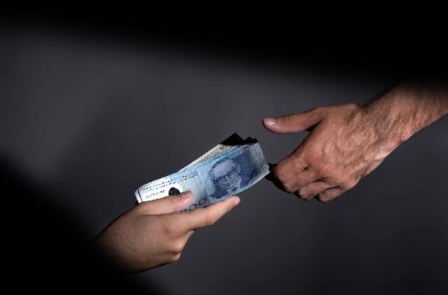 Ekspertai: mažesnis valstybės reguliavimas padėtų sumažinti korupciją