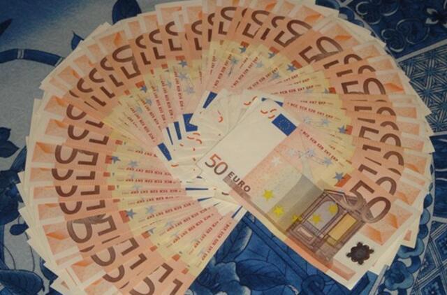 Gordonas Brownas perspėja apie gresiančią euro krizę