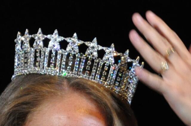 Gražiausia studentė gaus porcelianinį Pelenės vėrinį