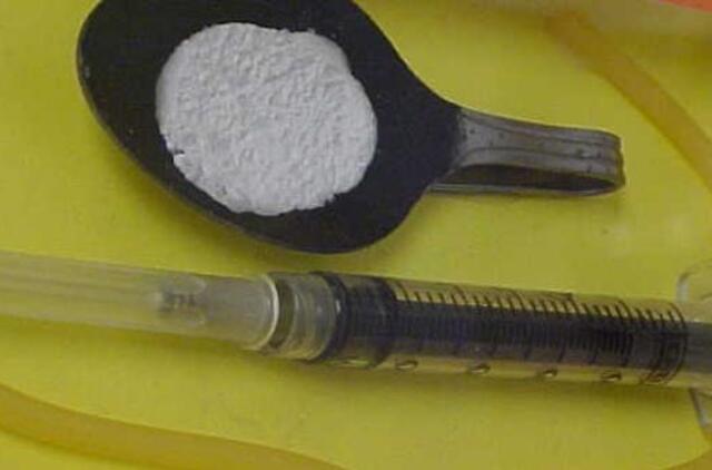 Narkotikus jaunimui pardavinėjusi grupuotė bus teisiama