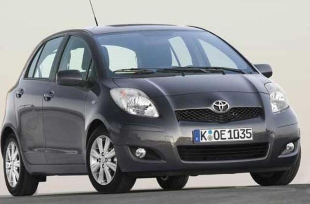 Naujasis "Toyota Yaris" hibridinius modelius pamokys taupyti