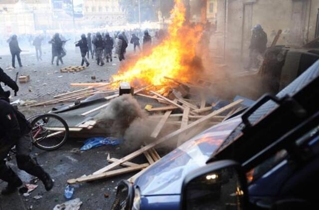 Per riaušes Italijos sostinėje nukentėjo apie 90 žmonių